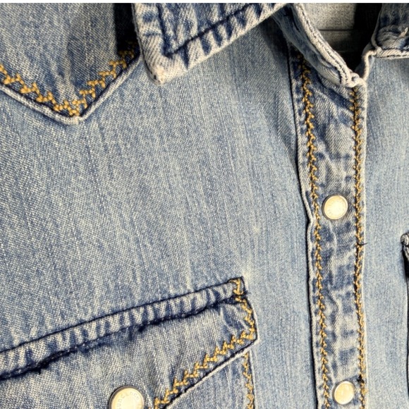 Sundance Vintage Denim Western Pearl Snap Button Shirt Size 14 Light Wash - Picture 5 of 11